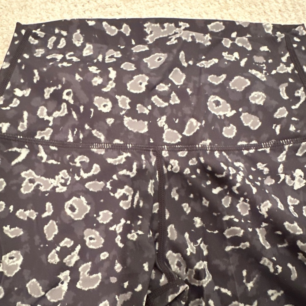 Varley Black Leggings with Light Gray Leopard Print - Picture 2 of 3